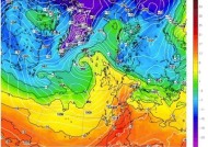 英国天气：随着17摄氏度的热浪席卷欧洲并向英国移动，震惊地图变成了红色