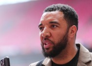 特洛伊·迪尼(Troy Deeney)担任了“不受欢迎”的BBC职位，并立即以承诺瞄准前任